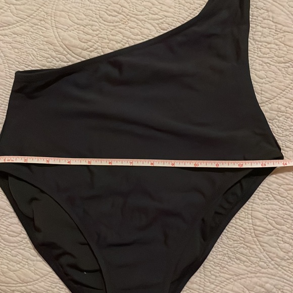 J. Crew Cutout one-piece swimsuit black size 6 VEUC SOLD OUT! - Picture 16 of 16